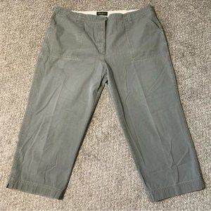 Eddie Bauer women’s cotton olive green chino capri pants Size 18